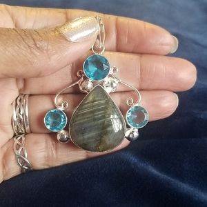 😍 BEAUTIFUL PENDANT!